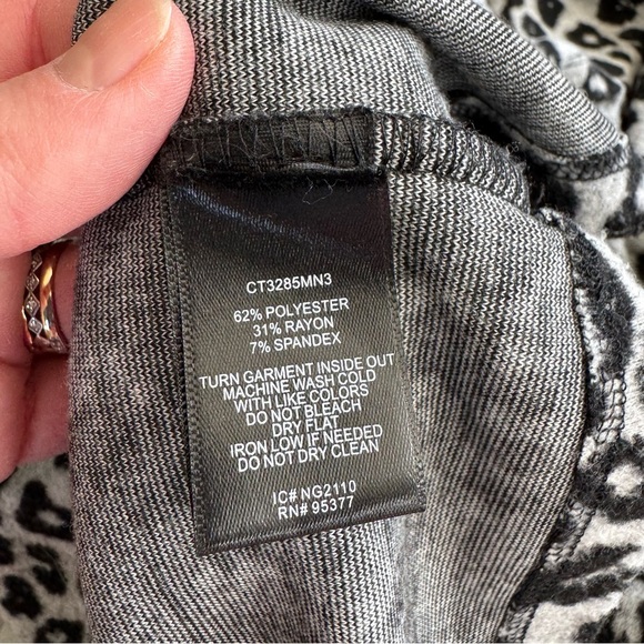 Sanctuary NITE SPOTS For Keeps Long Balloon Sleeve Mock Neck Top - Leopard Print - Picture 5 of 12